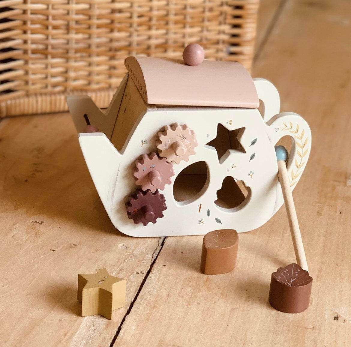 Après La Pluie Activity Teapot