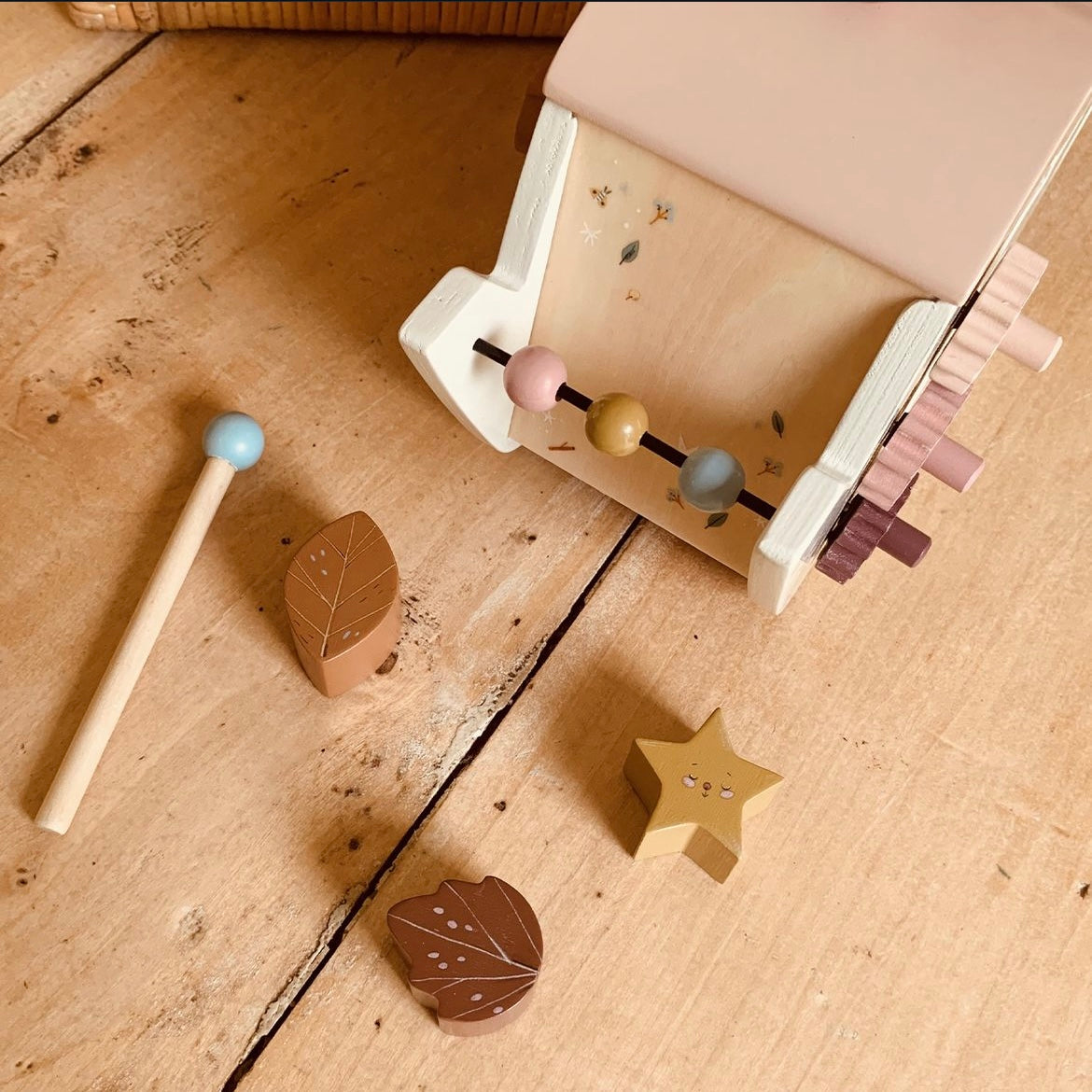 Après La Pluie Activity Teapot