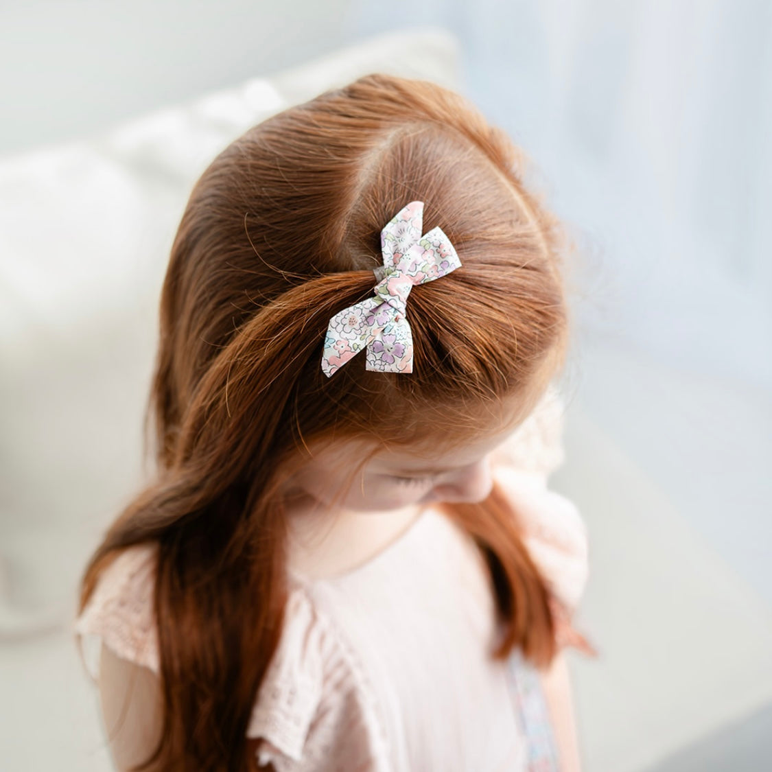 Girl wearing the Lillia petite bow clip