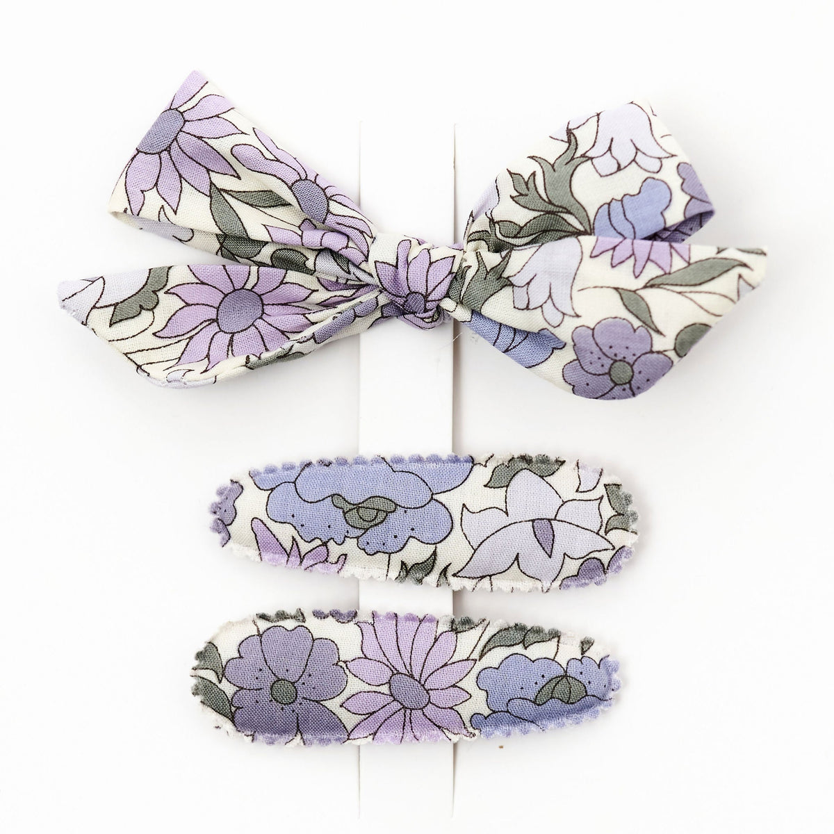 What's inside the Violet gift box: petite bow clip and two little hair clips