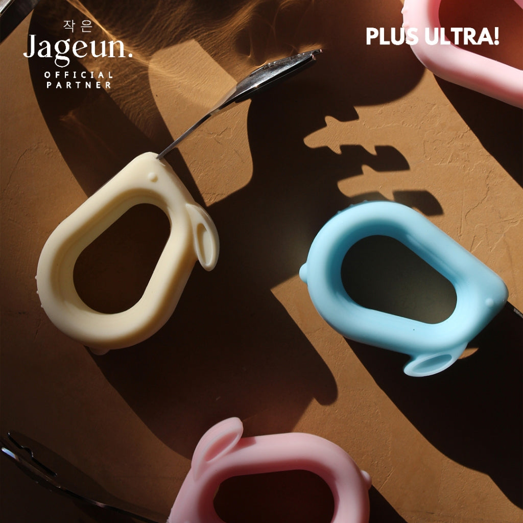 Close-up of the silicone spoon and fork handles