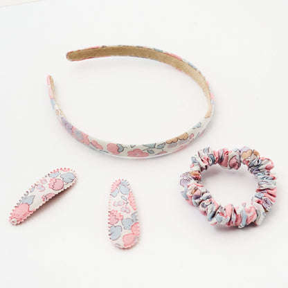 What's inside the Willow gift box: headband, mini scrunchie and two hair clips